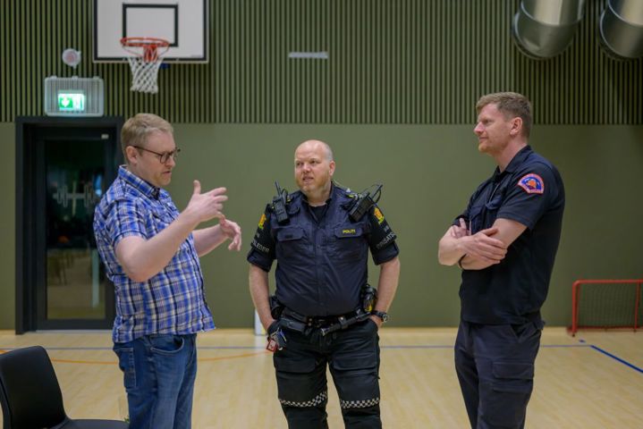 Meteorolog, politi og brannvesen utveksler kunnskap og erfaringer